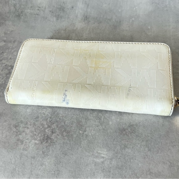 Michael Kors Patent / Saffiano Leather Wallet - Picture 5 of 11
